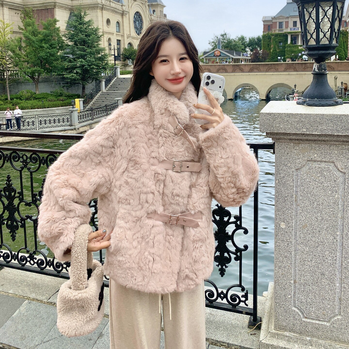 粉紫色软糯羊羔毛外套女秋冬2025新款甜美气质高级感爆款超火棉服,女装短外套,2C259