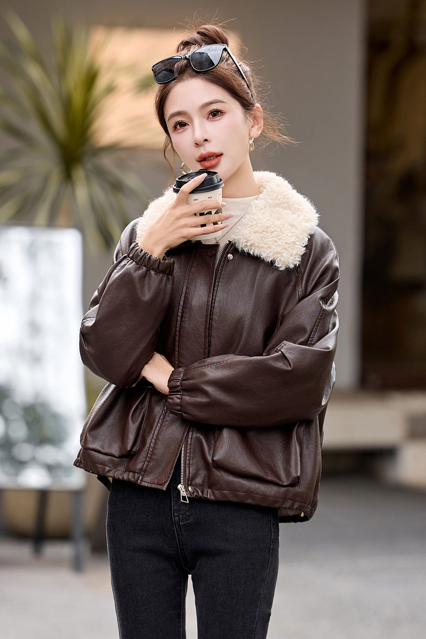 加绒加厚皮衣外套女短款时尚流行气质减龄带毛领保暖皮夹克,女装皮衣,吾爱衣