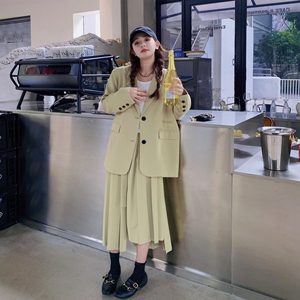 春季绿色小清新西装套装女2025新款流行西服上衣百褶半身裙两件套图片