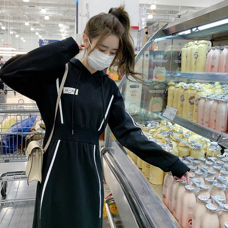 气质名媛黑色连帽卫衣连衣裙女春秋2025新款高级感超好看收腰长裙,女装连衣裙,2C073