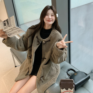 韩系减龄加厚牛角扣羊羔毛外套女2025年冬季新款显瘦保暖棉服棉袄图片