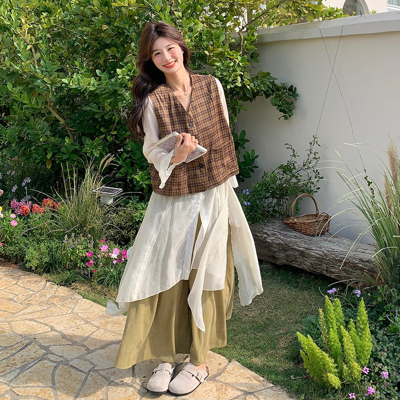 松弛感格纹马甲衬衣阔腿裤叠穿套装2025新款女春韩系高级感一整套图片