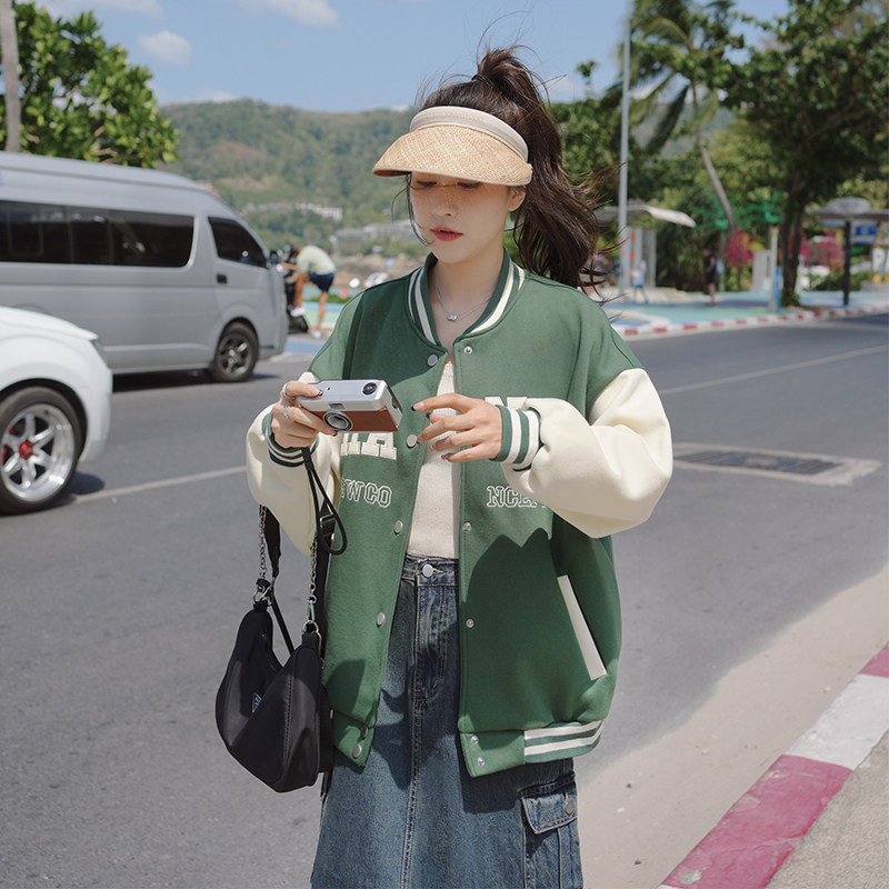 美式学院风绿色短款棒球服外套女春秋超火好看高级感小众夹克上衣,女装短外套,2C056