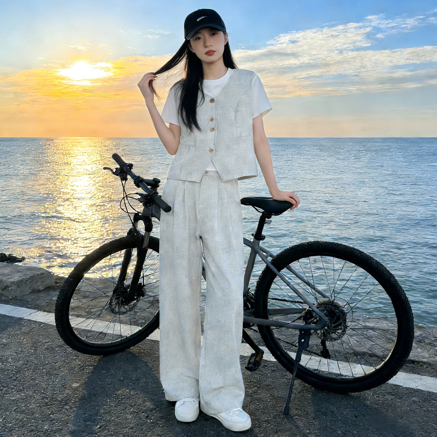 欧货运动套装女春款圆领纽扣马甲上衣内搭白色T恤阔腿长裤三件套,女装套装/套裙,2C310