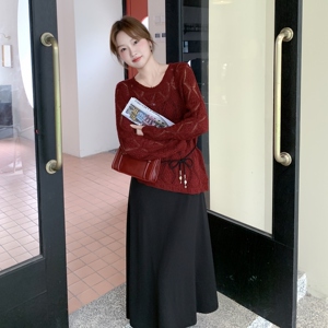 设计感小众气质女轻奢套装红色镂空长袖针织衫吊带裙两件套春秋装图片