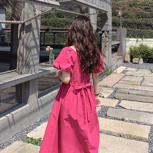 火龙果色方领泡泡袖连衣裙女夏2025新款茶歇法式甜美梨形身材长裙图片