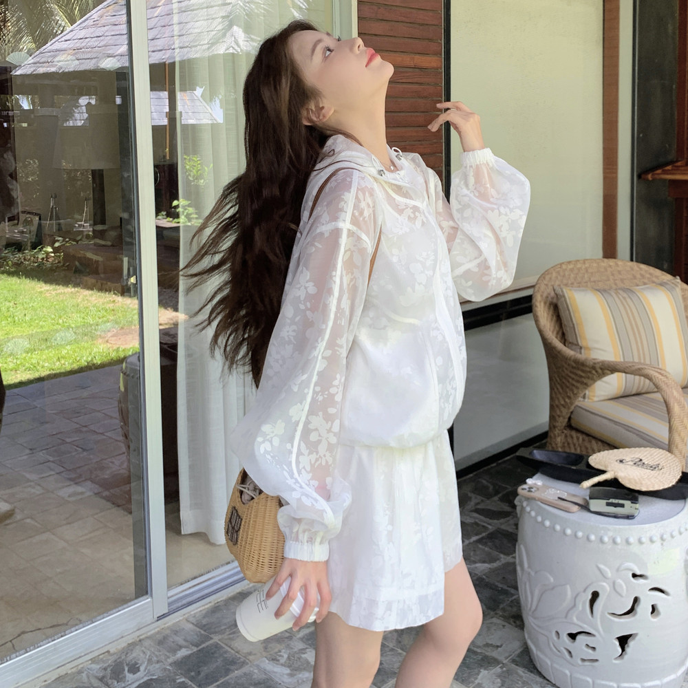 白色碎花防晒衣套装女夏轻薄连帽长袖拉链开衫外套罩衫短裤两件套,女装套装/套裙,2C259