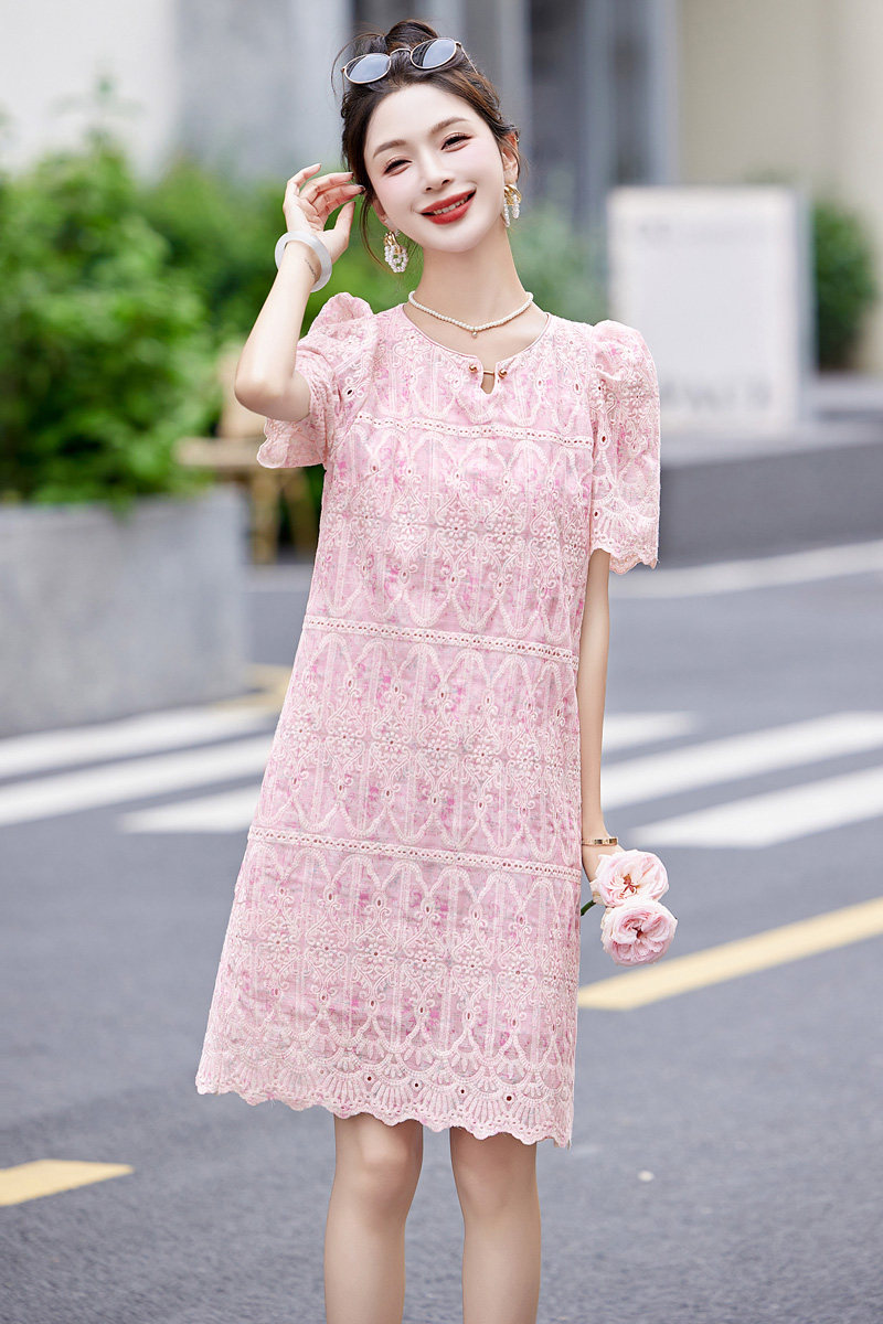 2025新款夏装V领泡泡袖显瘦减龄蕾丝镂空刺绣连衣裙,女装连衣裙,丽莎妳雅