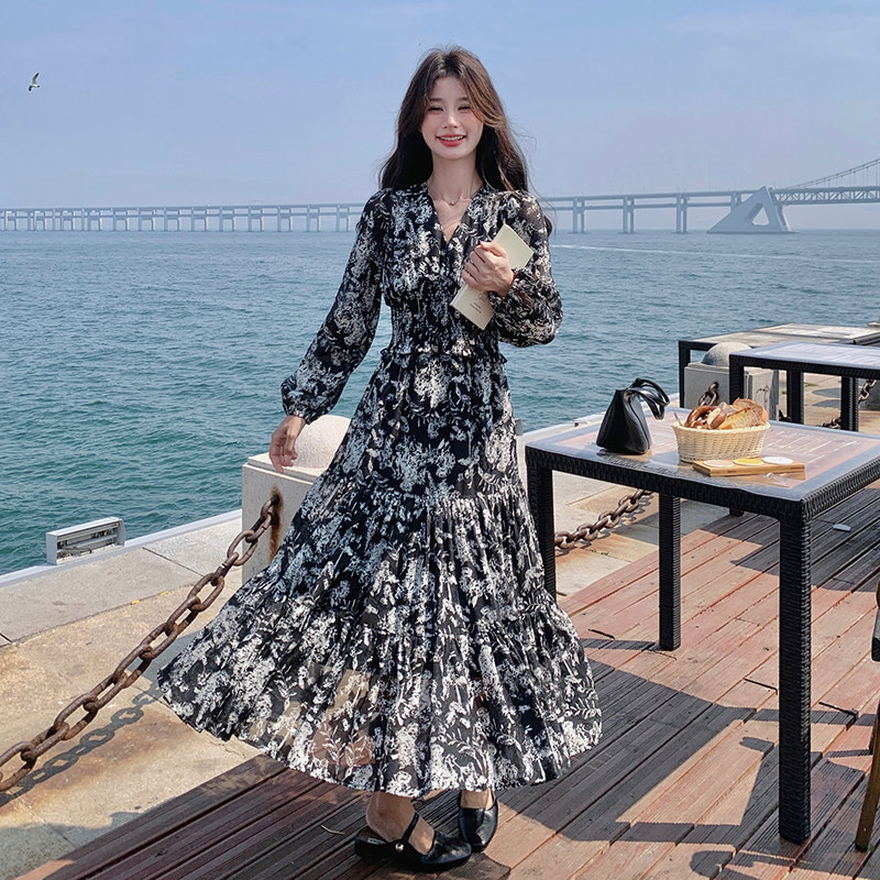 法式减龄收腰V领碎花连衣裙女春秋2025新款流行爆款漂亮洋气长裙,女装连衣裙,2C375