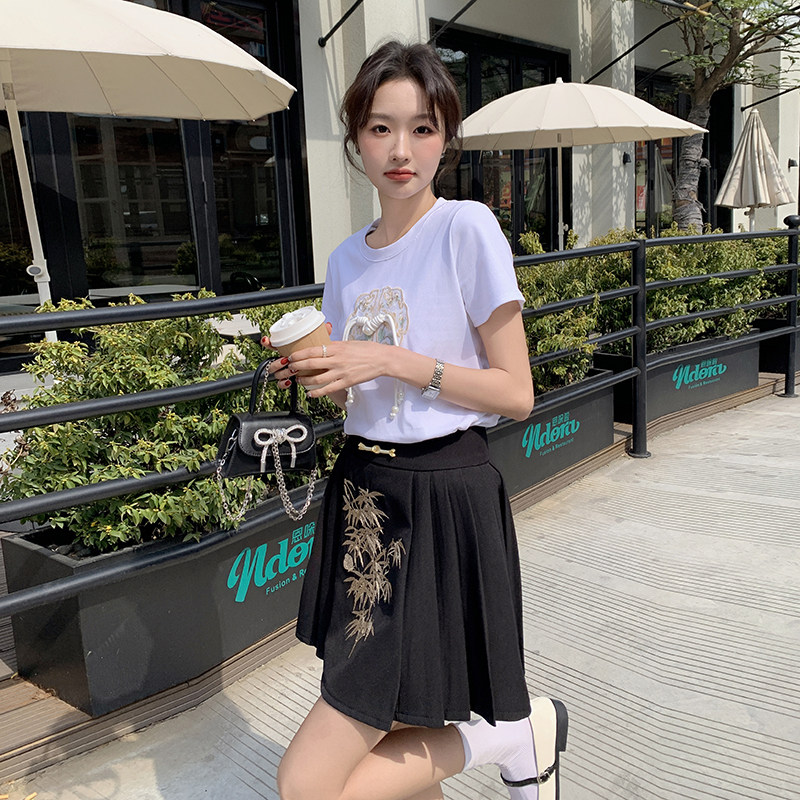 【现货】2025春夏新款风百搭T恤+高腰刺绣马面裙套装,女装套装/套裙,先锋丽姿