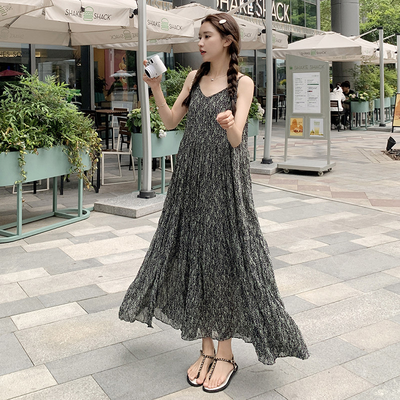 红色小碎花V领吊带连衣裙女夏季2024新款茶歇法式显瘦a字长款裙子,女装连衣裙,2C112