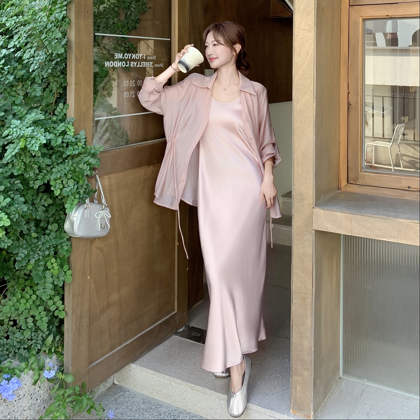 新款2025夏新款轻奢遮肚收腰衬衫缎面吊带连衣裙两件套,女装套装/套裙,2C012
