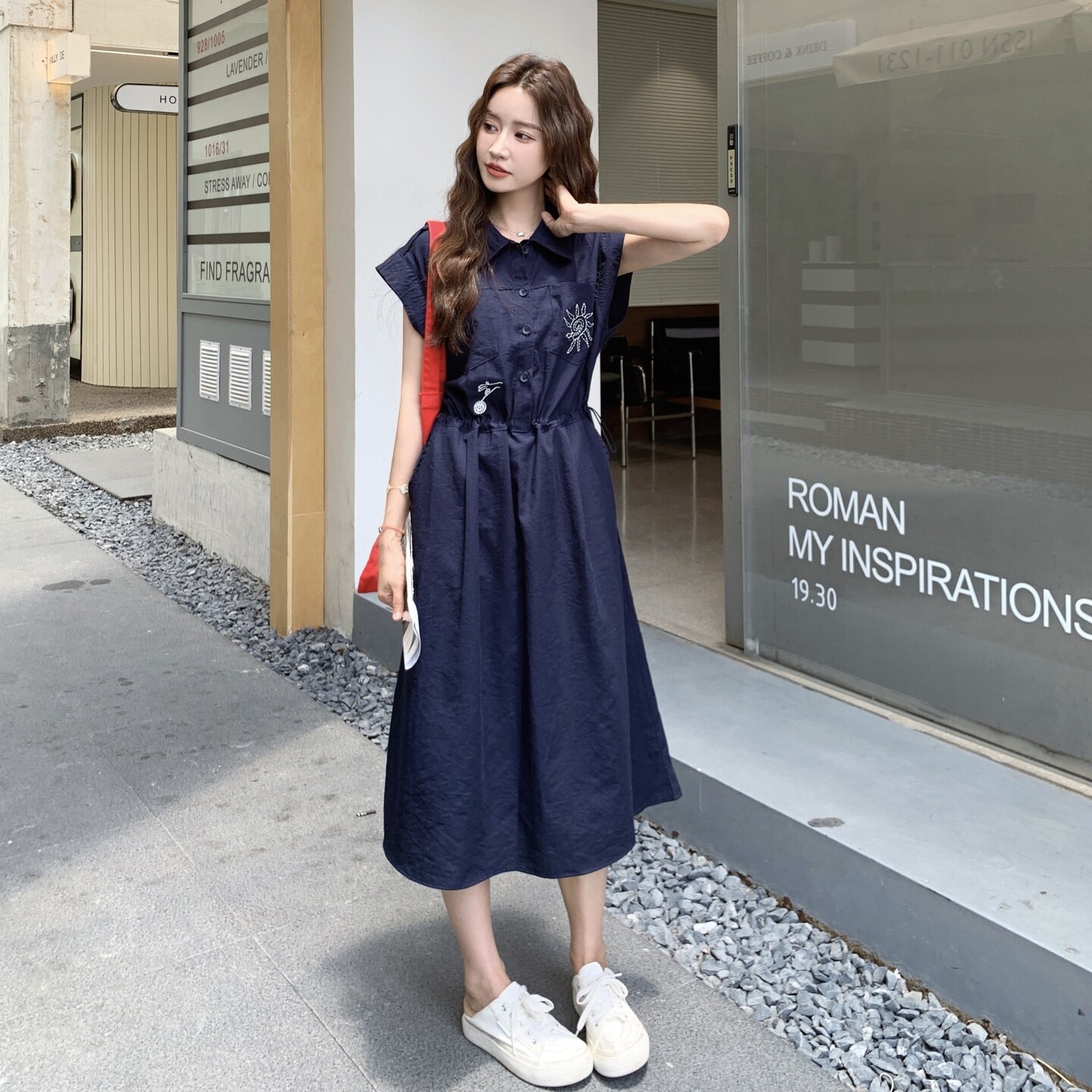 藏蓝色刺绣抽绳收腰衬衫连衣裙女2025年夏季新款小个子气质长裙子图片