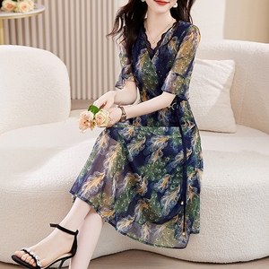 24夏V领修身显瘦网纱印花连衣裙  8931 P100图片