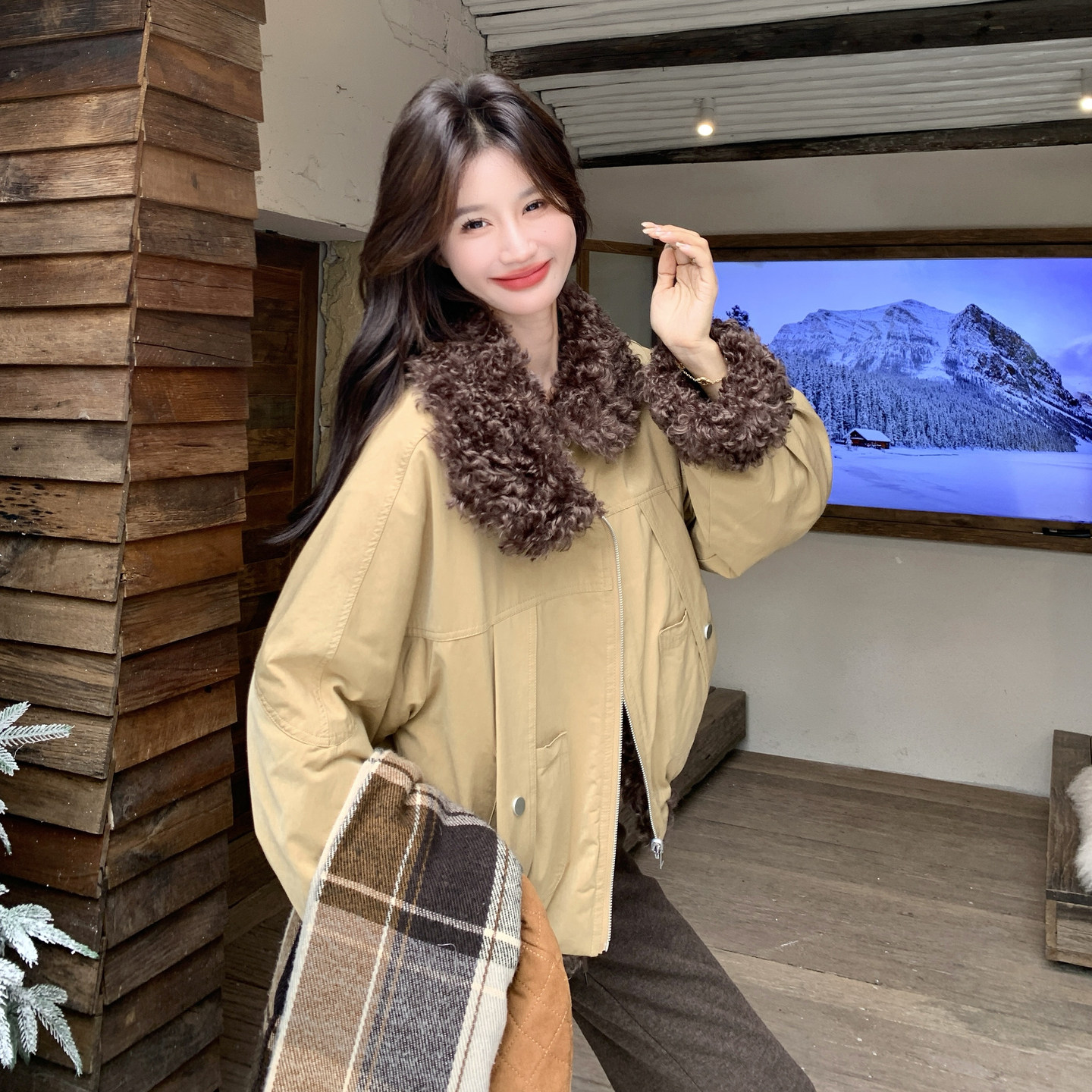 现货：冬季新款时尚保暖设计感两面穿加绒加厚毛毛领派克服外套,女装派克服,2C135