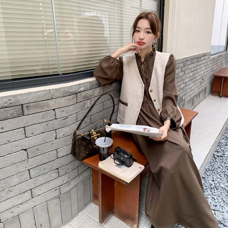 今年流行马甲连衣裙套装女秋天2024新款法式显瘦设计感长裙两件套,女装套装/套裙,2C203