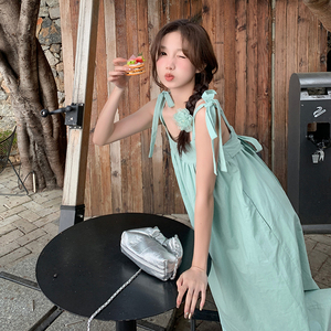 2025夏季新款背后蝴蝶结浅蓝色连衣裙女法式海边度假风漂亮吊带裙图片