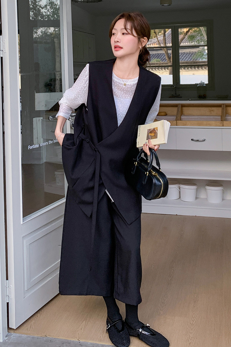 休闲黑色马甲蕾丝T恤阔腿裤套装女春秋季ootd穿搭三件套盐系轻熟,女装套装/套裙,2D078