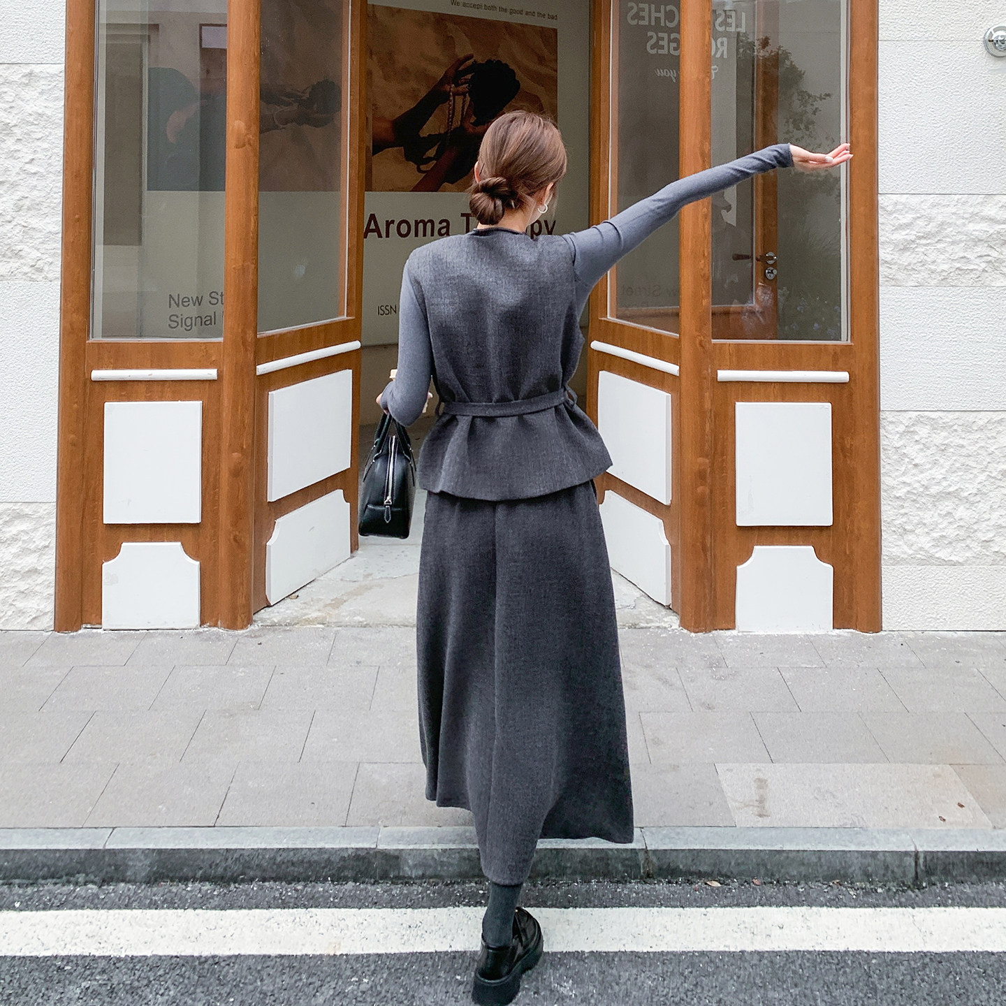 灰色呢料马甲针织衫半身裙套装女2025秋冬新款收腰显瘦休闲三件套,女装毛呢外套,2D078