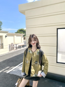 新中式国风拼皮外套女2025秋季新款慵懒风设计感重工刺绣圆领上衣图片