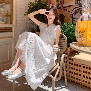 无袖立体花朵白色连衣裙女夏2025新款今年流行爆款背心裙甜美风图片