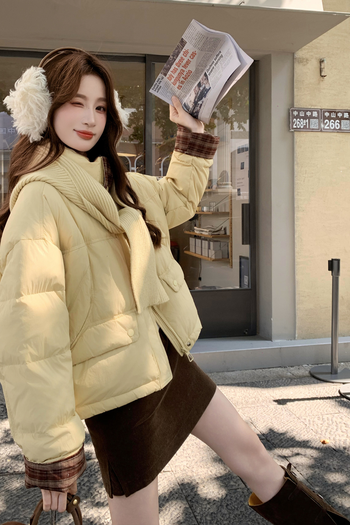 现货新款韩版宽松立领撞色格子袖口配围巾羽绒服短款外套面包服,女装羽绒服,2B114
