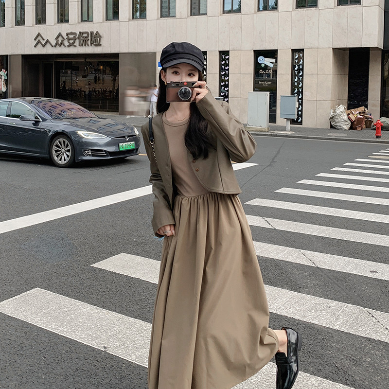 时髦假两件咖色西装领连衣裙女秋2025新款复古设计感pu皮拼接长裙,女装连衣裙,2C166