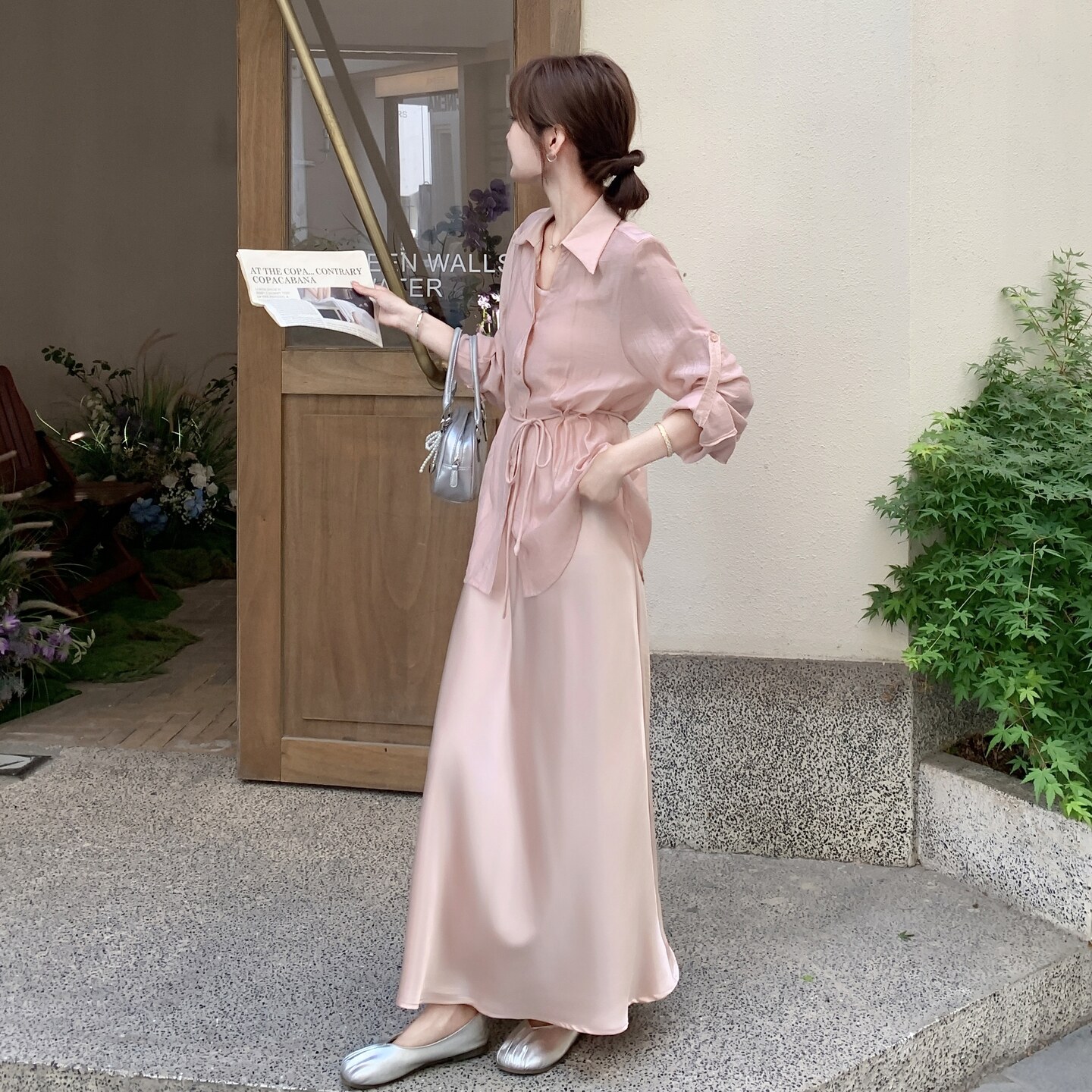 新款2025夏新款轻奢遮肚收腰衬衫缎面吊带连衣裙两件套,女装套装/套裙,2C012