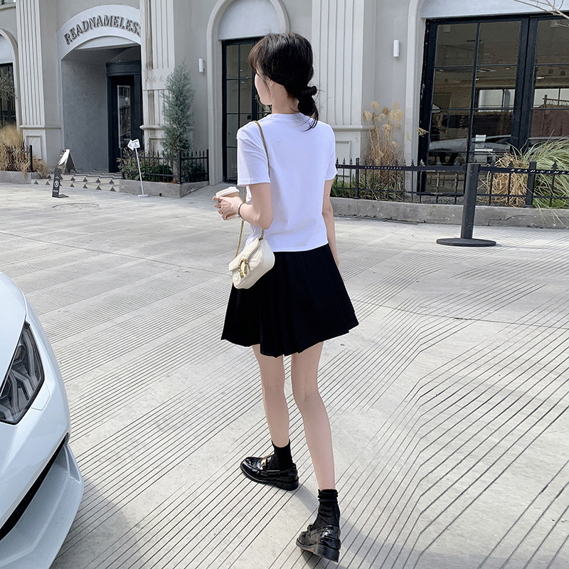 【现货】2025春夏新款风百搭T恤+高腰刺绣马面裙套装,女装套装/套裙,先锋丽姿