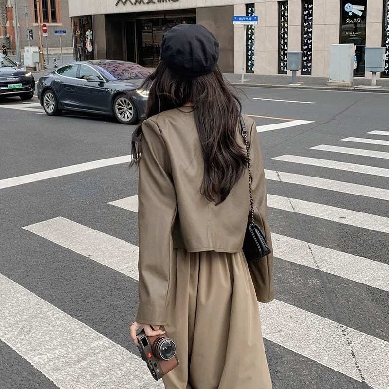 时髦假两件咖色西装领连衣裙女秋2025新款复古设计感pu皮拼接长裙,女装连衣裙,2C166