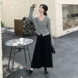 高级感法式秋冬新款韩版针织开衫高腰半身丝绒裙黑色百褶裙两件套，女装套装/套裙，2C166