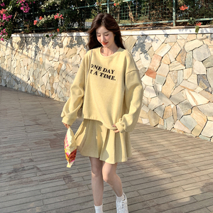 超火运动风长袖印花黄色上衣配百褶短裙套装女夏2025新减龄两件套图片