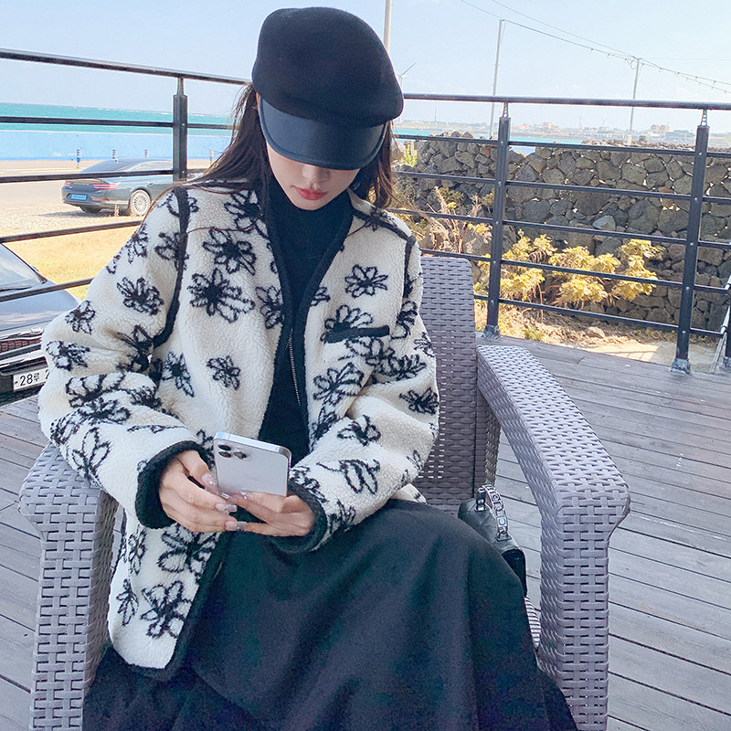 韩版时尚减龄花朵羊羔毛外套女2025冬季新款显瘦保暖加厚棉服棉衣,女装毛呢外套,2C196