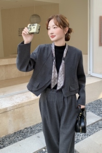 灰色飘带西装套装女2026早秋超火高级感休闲又a又飒阔腿裤两件套图片