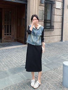 复古休闲连帽牛仔马甲黑色T恤连衣裙套装女春秋2025新款减龄裙子图片