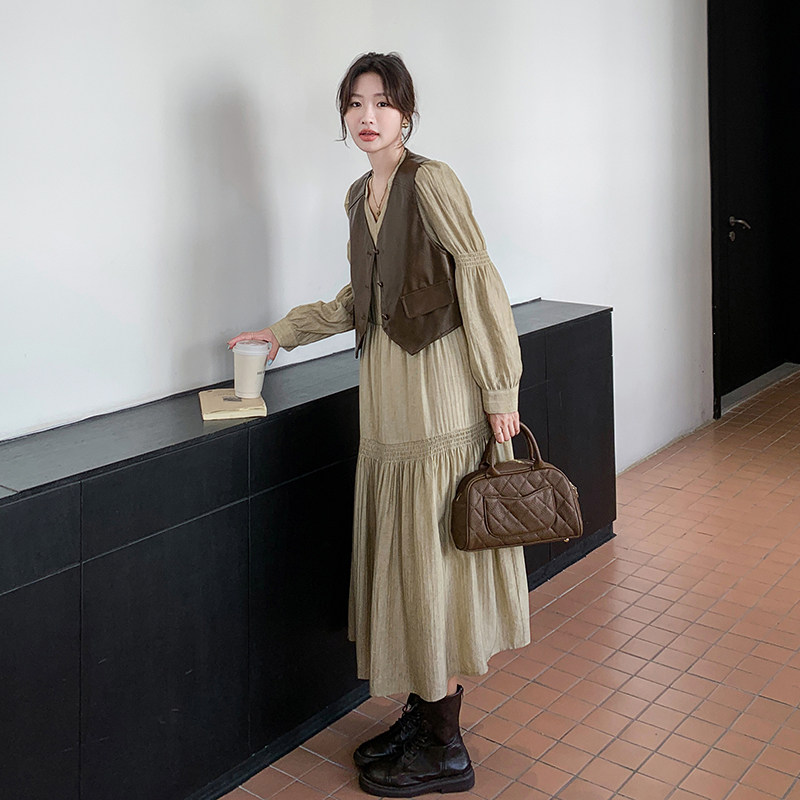法式复古皮衣马甲连衣裙套装女2024秋季新款茶系高级感长裙两件套,女装套装/套裙,2C203