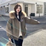 美式工装风毛领派克服女冬季保暖连帽外套军绿色加厚高级感羽绒服，女装羽绒服，2C166