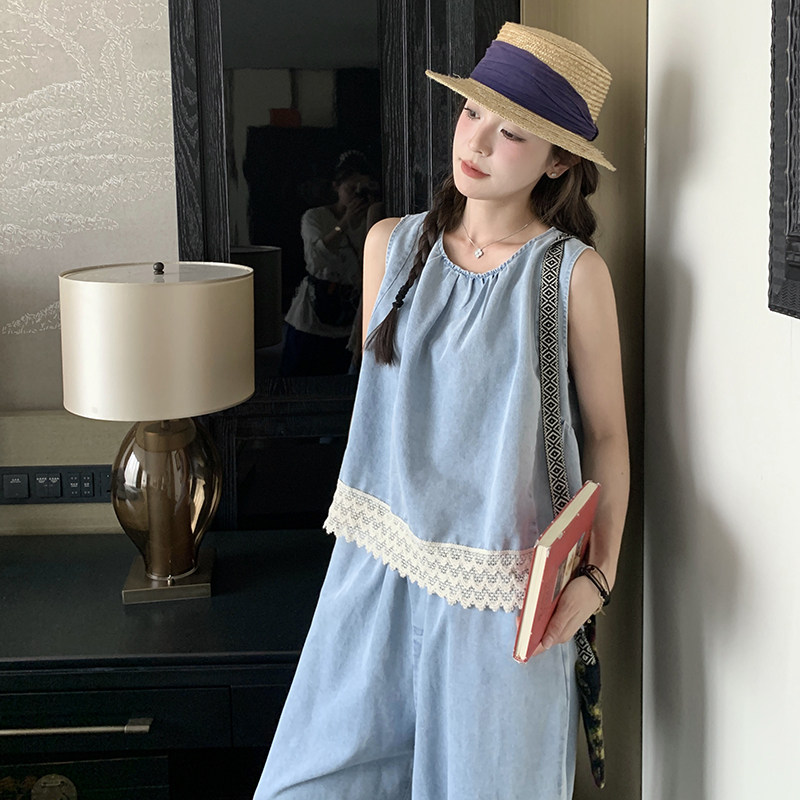 蓝色减龄时尚牛仔套装女2025夏新款蕾丝拼接圆领背心阔腿裤两件套,女装套装/套裙,2D043