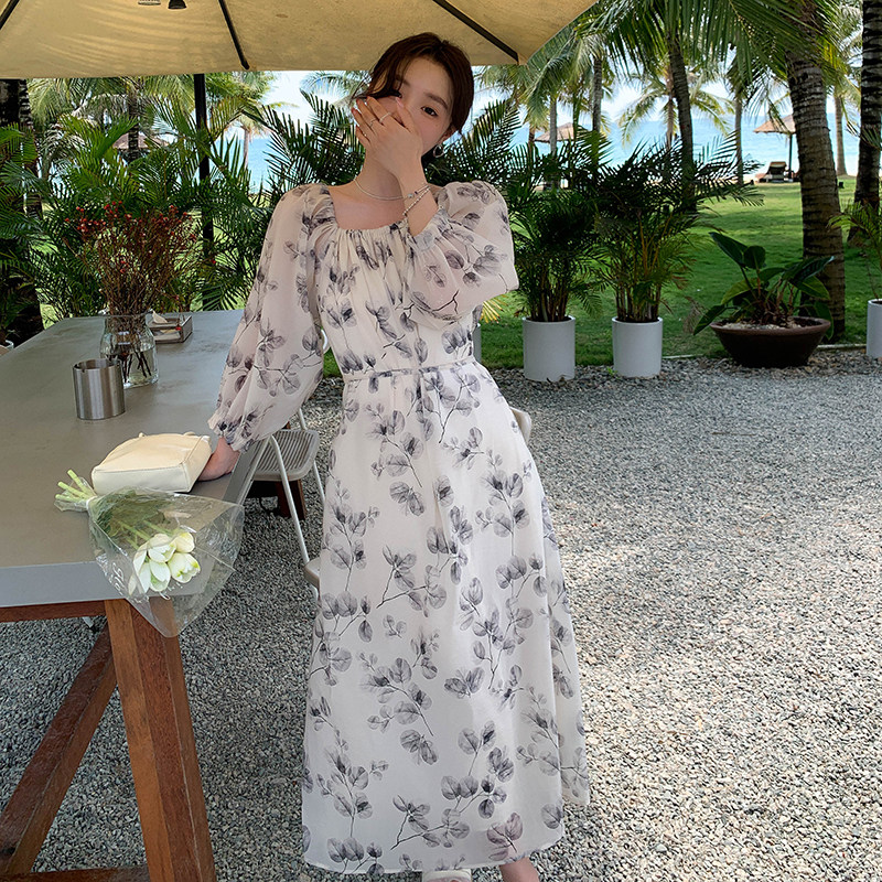 碎花方领一字领连衣裙女2023夏新款法式温柔风气质收腰茶歇长裙子,女装连衣裙,2C060