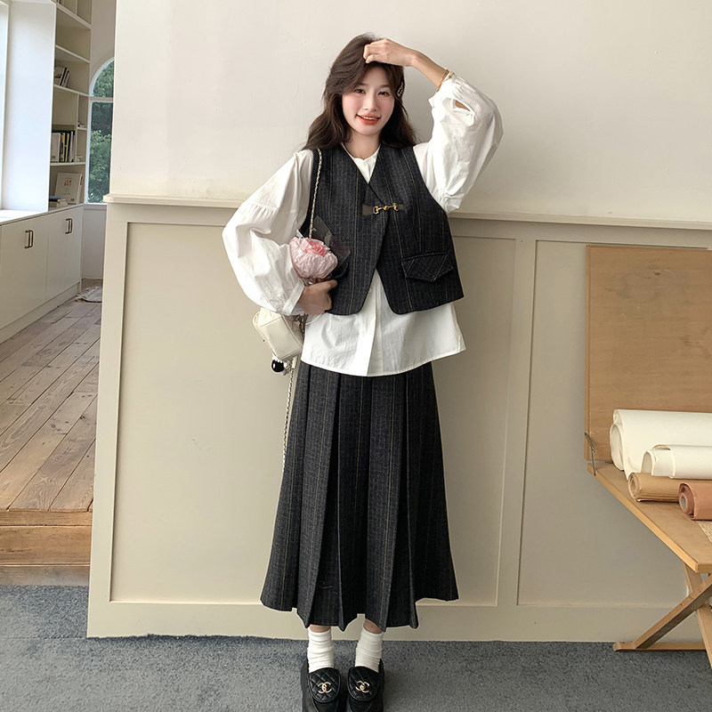 高级小众学院风穿搭灰色马甲套装女初春秋超火好看百褶半裙三件套图片