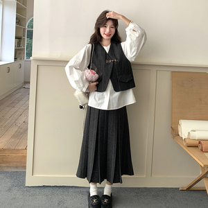 高级小众学院风穿搭灰色马甲套装女初春秋超火好看百褶半裙三件套图片