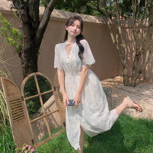 白色蕾丝连衣裙女夏2025新款法式收腰显瘦爆款流行绝美长裙小个子图片