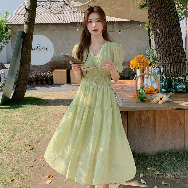 法式v领连衣裙高级感女2025新款夏季气质收腰显瘦森系超仙茶歇裙图片