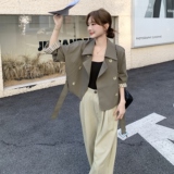 军绿色短款风衣外套女秋季2025新款韩系chic别致宽松显瘦休闲上衣，女装风衣，2C325