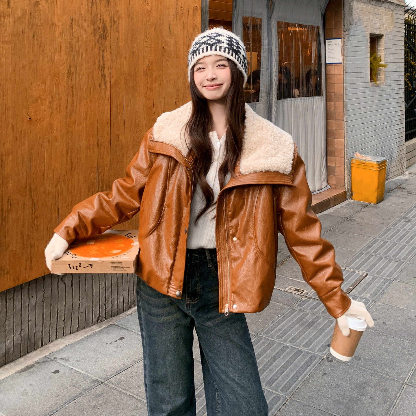 新款金属丝油皮直冲新标90绒羽绒服图片