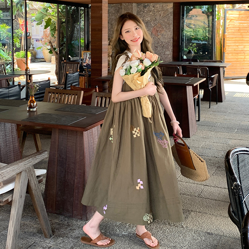 黑色高级感绣花吊带连衣裙2025夏季气质减龄T恤吊带裙,女装连衣裙,2C177