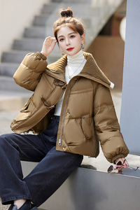 大翻领设计感羽绒服女冬季2023新款时尚减龄牛角扣宽松白鸭绒外套图片