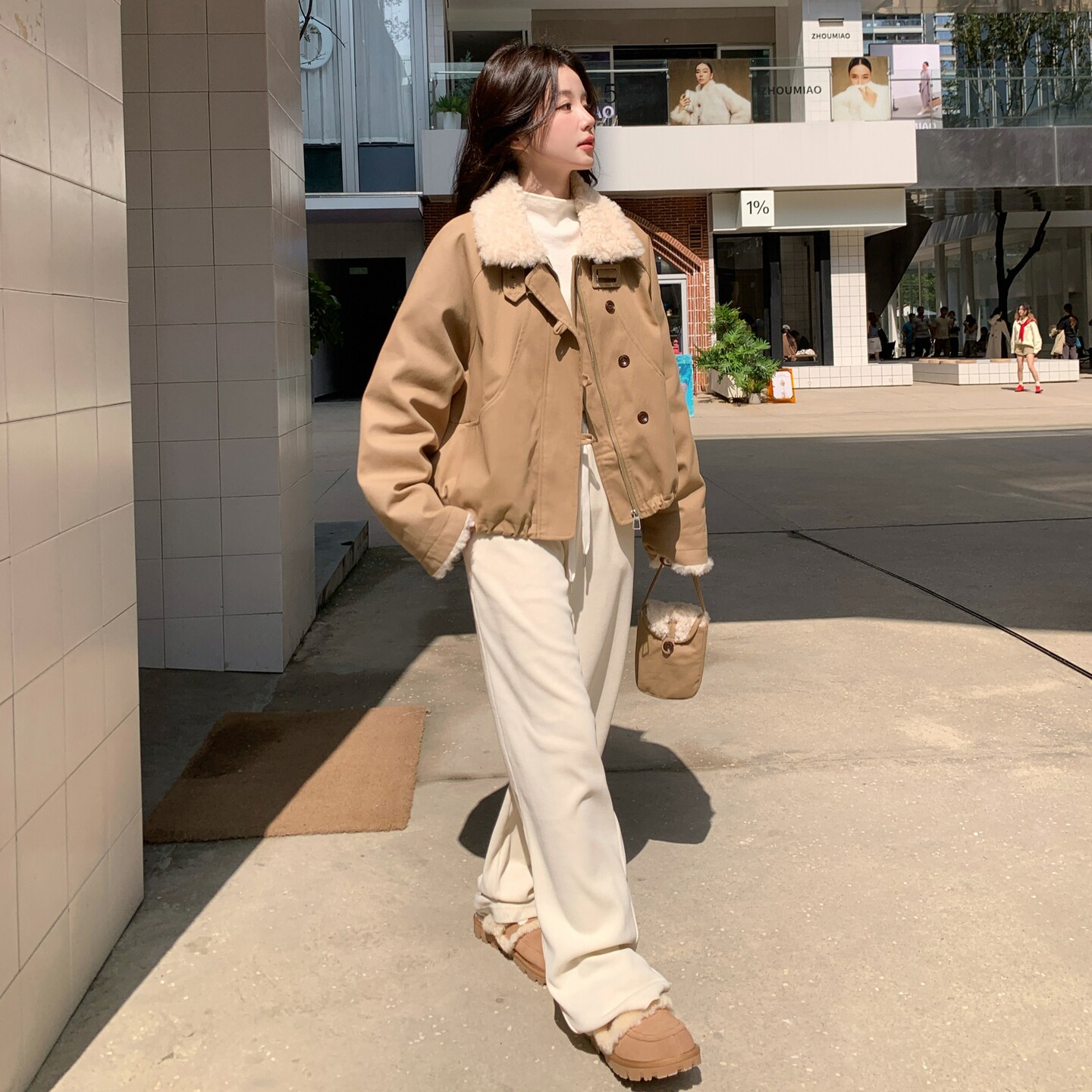 黄色温柔风羊羔毛毛领气质羽绒服女冬2025新款白鸭绒保暖外套,女装羽绒服,2C166
