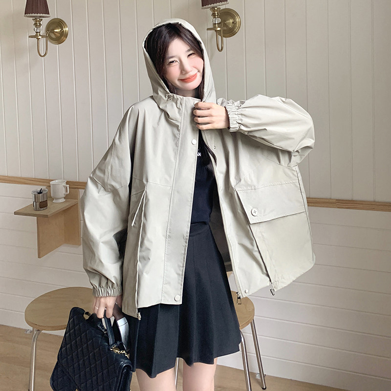 卡其色休闲简约工装外套女2025年秋季新款设计感韩系连帽冲锋衣潮,女装风衣,2C217