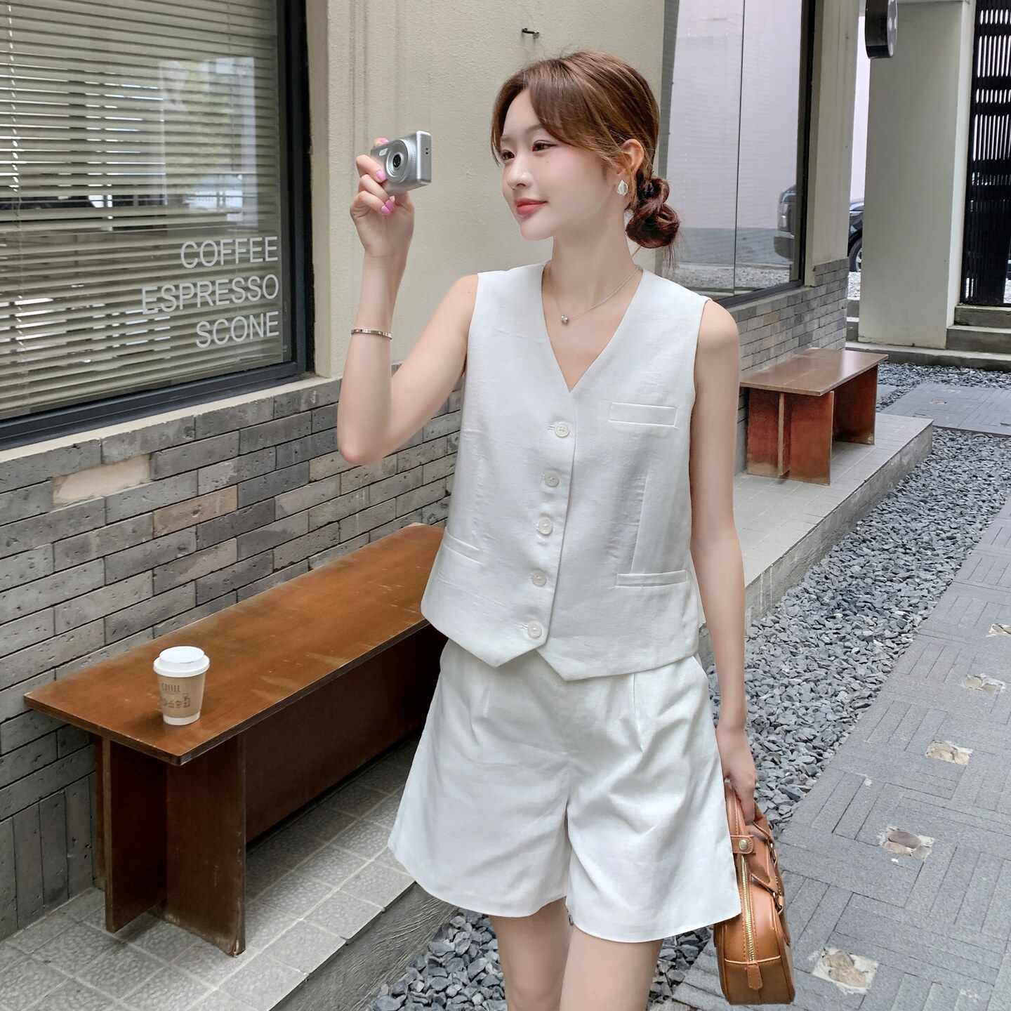 休闲时尚套装女法式小众白色无袖背心马甲上衣休闲阔腿短裤两件套,女装套装/套裙,2C012